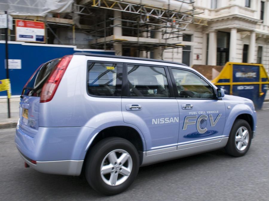  Nissan X-Trail FCV 2002 года  (фото 13 из 25)